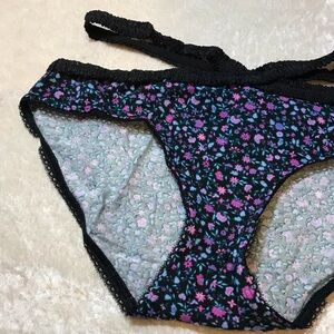 NWT Victoria’s Secret * Strappy Bikini Panty NEW Floral Black Print Small S Sexy